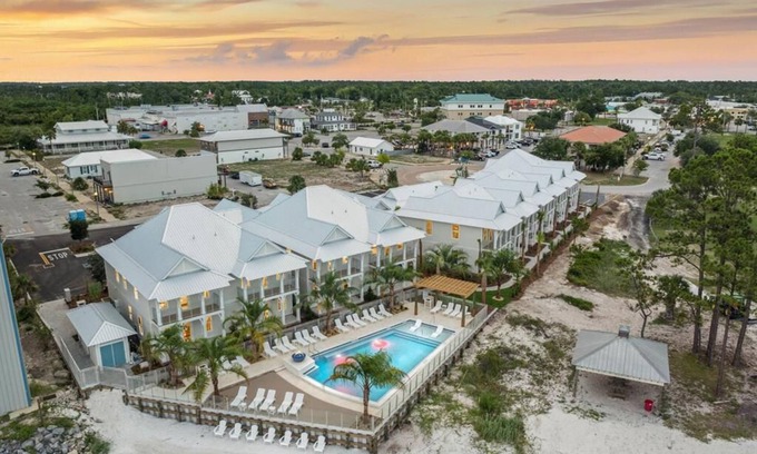 Port St. Joe Casa | Relaxed 3BR/2BA Coastal Cottage/Walk to Marina, Dining & Downtown Port St Joe