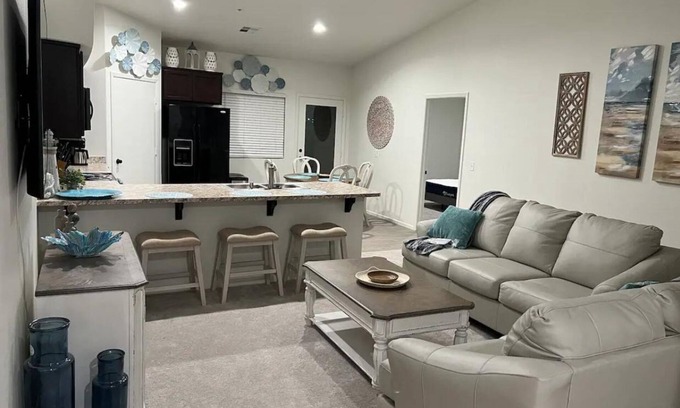 Yuma Casa | Relaxing 3 bedroom 2 bath townhome great location. Close to hospitals & MCAS.