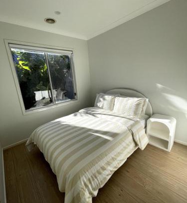 Point Cook Casa | Relaxing 3BR Home in Point cook with Sauna