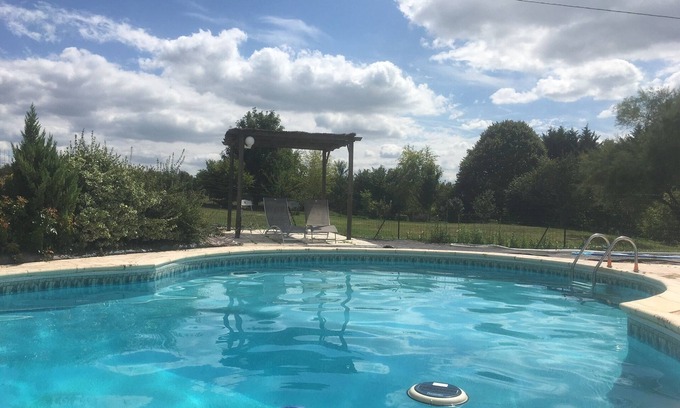Le Guedeniau Cabaña | Relajante 4-6 personas Casa rural con piscina en Loire rural, Francia