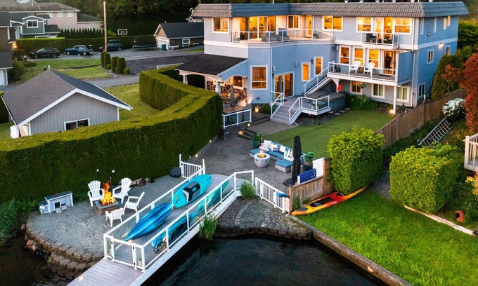 Lake Stevens Casa | Relaxing 4 bed, 4 bath, + private studio lakefront home on Lake Stevens!