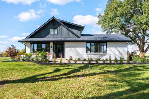 Rockford Casa | Relaxing Country-view Home Near Golf & Casino