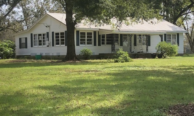 Scooba Otro | Relaxing Farm Retreat and Cattle Experience near colleges, golf, Casino dining..