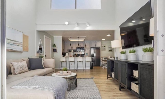 Serra Mesa Condominio | Relaxing Homey-Bright & Spacious