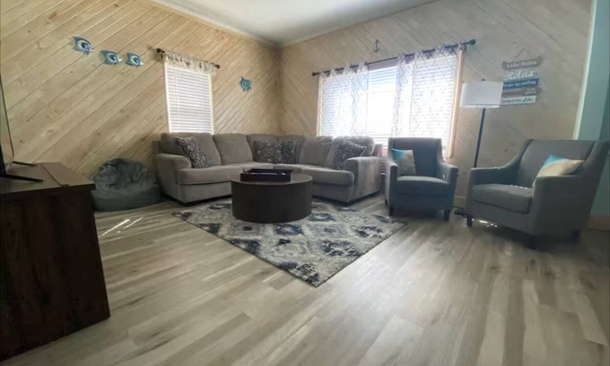 Port Clinton Apartamento | Relaxing Hot Tub Oasis + Lake Town Escape