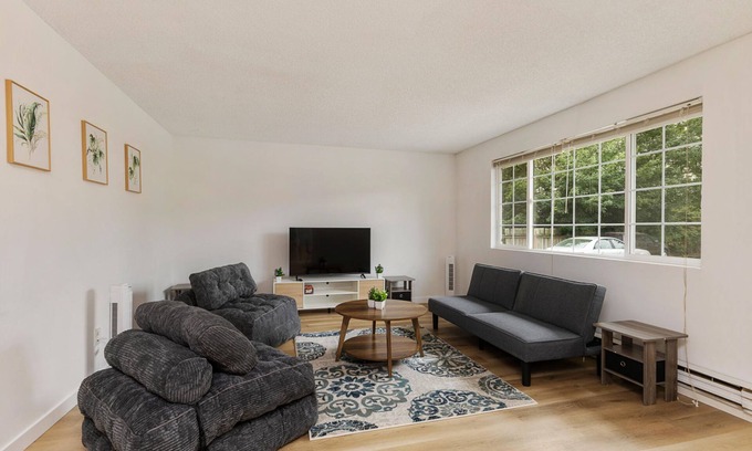 Picnic Point-North Lynnwood Casa | Relaxing Lynnwood Getaway w/ Parking