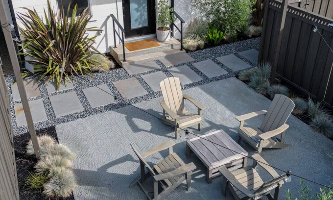 Live Oak Cabaña | Relaxing Modern Home|Chefs Kitchen|Private Patio