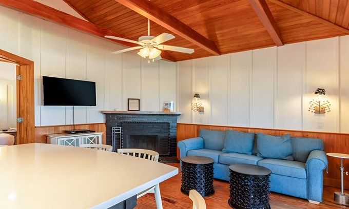 Captiva Hotel | Relaxing Stay! Beach View Cottage w/ Porch | Onsite Outdoor Pools | Free Parking