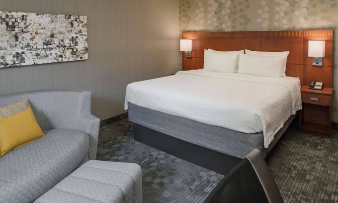 Bridle Trails Complejo | Relaxing Stay Close to Seattle Aquarium! Indoor Pool, Pet-friendly Property!