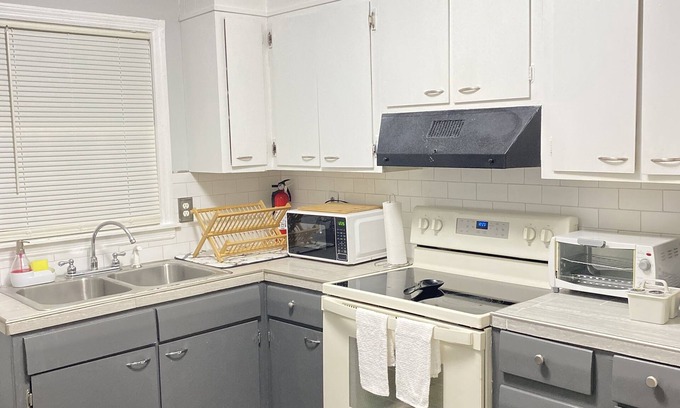 Albany Apartamento | Relaxing Suite A- 2 minutes to Phoebe