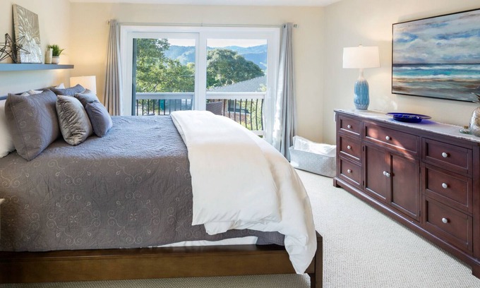 Carmel Casa | ¡NUEVO! Remodelado 2 habitaciones / 2bath Carmel Guesthouse con vistas espectaculares!