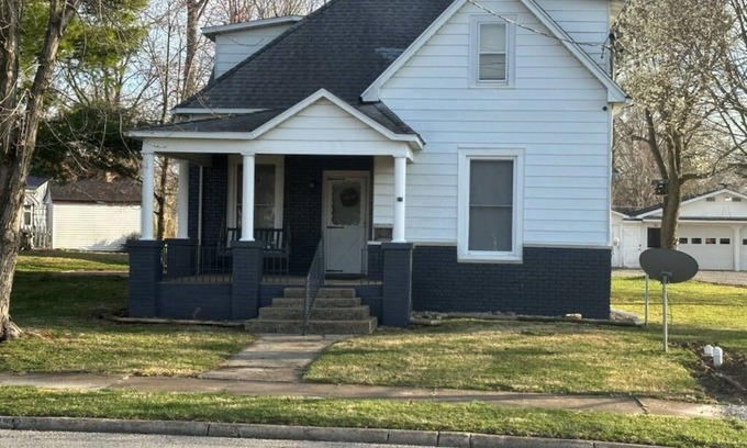 Marion Casa | Remodeled 3-bedroom home in heart of Marion. Super Clean.