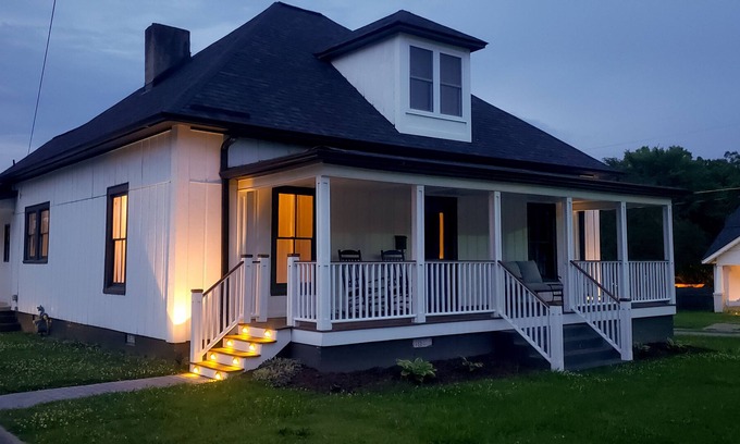 Graham Casa | Remodeled historic home in the heart of Graham