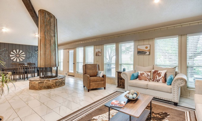 Dalhart Casa | Remote Texas Retreat: Hot Tub, Deck, Grill!