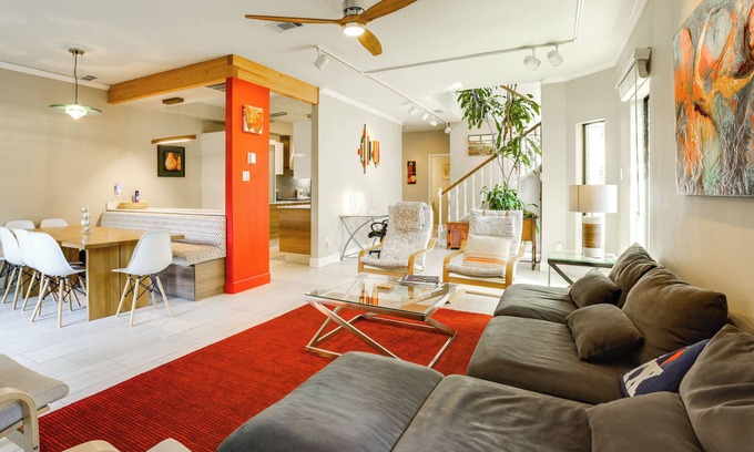 Boulevard Oaks Casa | Remote-Work Friendly Houston Home w/ Backyard!