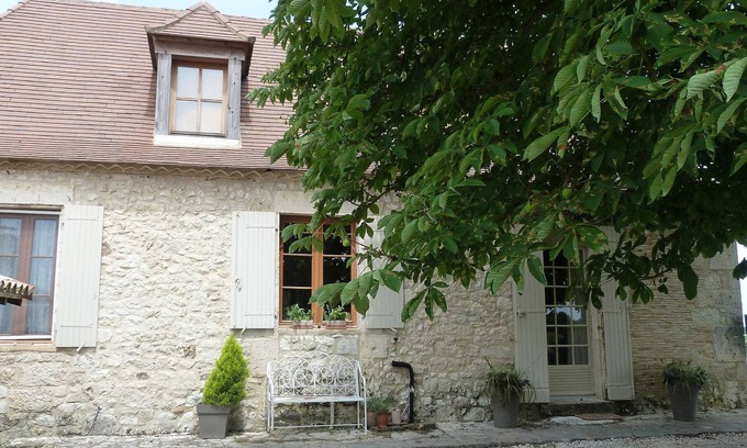 Sainte-Sabine-Born Otro | Casa de piedra, restaurado en el hermoso lugar.