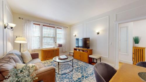 Griggs Park Apartamento | Renovated 2b, In-unit Laundry, Longwood, 1st Flr