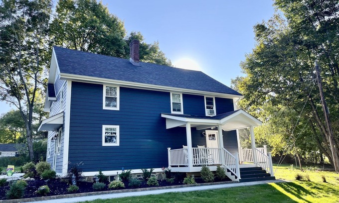 Goshen Casa | Renovated 5 Bedrm/3bath + Swim Spa & Huge Outdoor Space