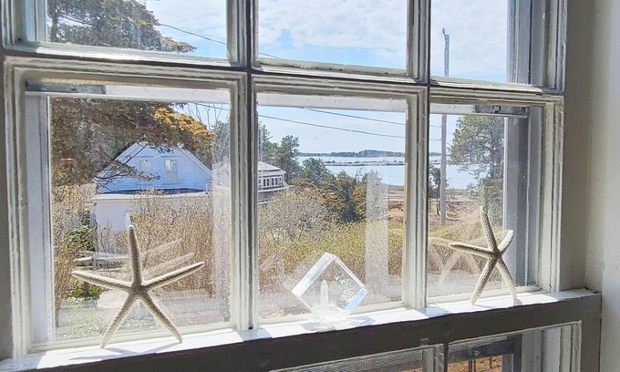 Wellfleet Casa | Renovated 5BD--Walk to Uncle Tim's Bridge, Hot Tub, Fire Pit, Screen Porch & A/C