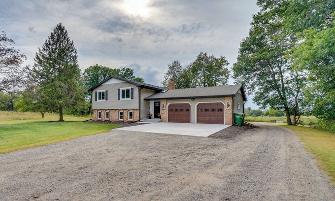 Blaine Casa | Renovated Blaine Farmhouse w/ Heated Pole Barn!