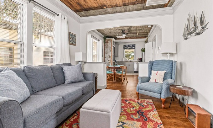 Sanders Beach Casa | Renovated Bungalow near Downtown Pensacola with King Bed!