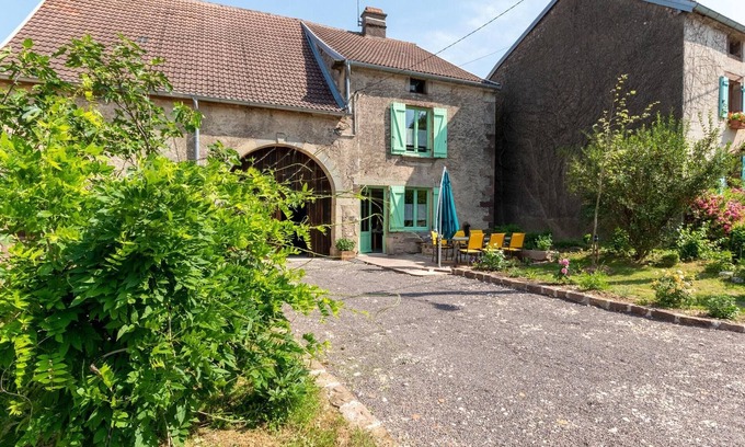 Equevilley Cabaña | Casa renovada en el campo, jardín cerrado, admite mascotas, bicicletas y parking privado