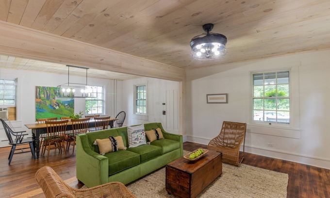 State College Casa | Renovated Farmhouse 1mile from the Beaver Stadium