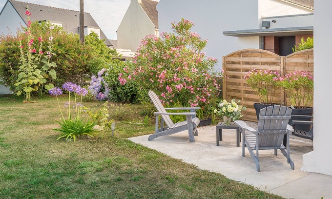 Locmiquelic Casa | Casa de Pescador Renovada en Riantec con Jardín y Veranda