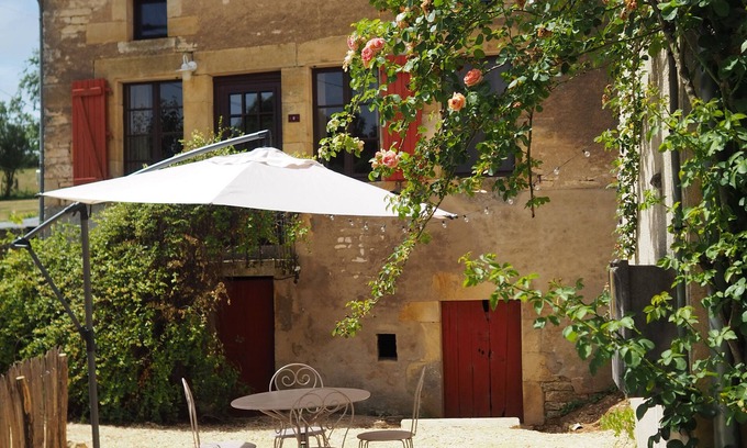 Cuncy-les-Varzy Cabaña | Renovated historic farmhouse - cozy terrace, many excursion destinations