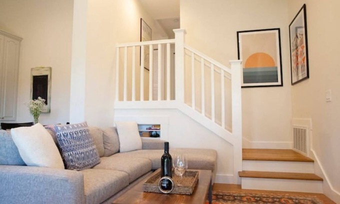 Claremont Apartamento | Renovated home in historic Claremont -Long-term