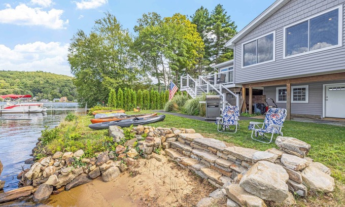 Holland Casa | Renovated Lakefront Retreat Near Sturbridge