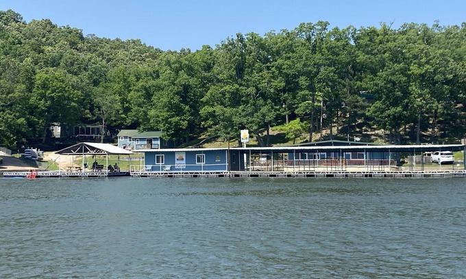 Camdenton Cabina | Renovated lakeside cabin with swimming pool & resort amenities!