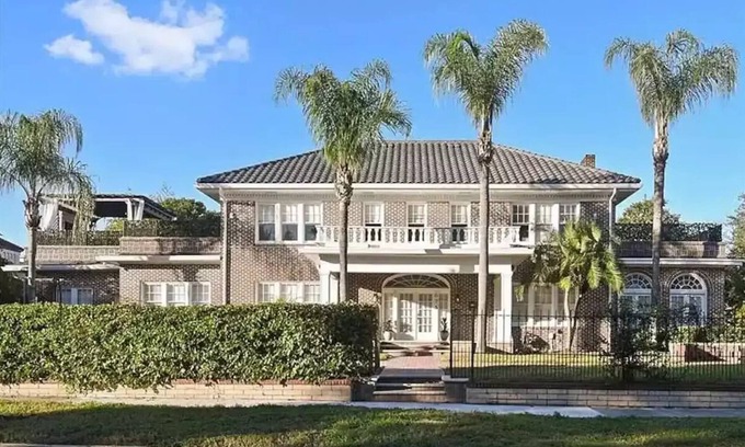 Lake Davis - Greenwood Casa | RENOVATED LUXURY 6000 sqft Mansion in Downtown Orlando SLEEP 14 NEAR Theme Parks