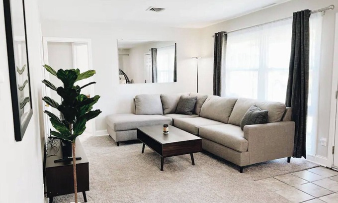 Riverside Casa | Renovated! Near UD, WPAFB, Kettering & Oregon District