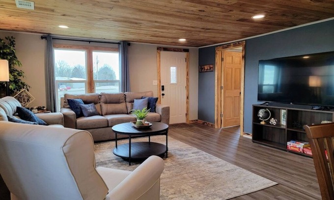 Gassville Casa | Renovated Rustic Charm! Conveniently located