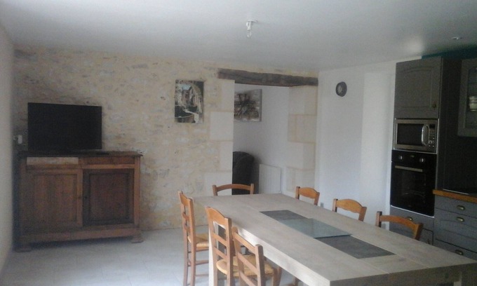 Masquieres Cabaña | CASA DE PIEDRA RENOVADA EN UNA PEQUEÑA ALDEA