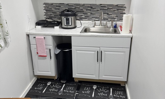 Minneapolis Apartamento | Renovated studio in basement of a house in Minneapolis. 10 min from downtown.