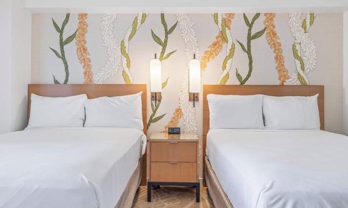 Ala Moana Condominio | Renovated, Stunning Views Condo Hotel 1711