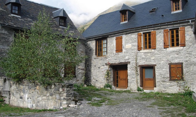 Tramezaigues Chalet De Esquí | Alquile granero restaurado en el corazón de un pueblo cerca de St Lary