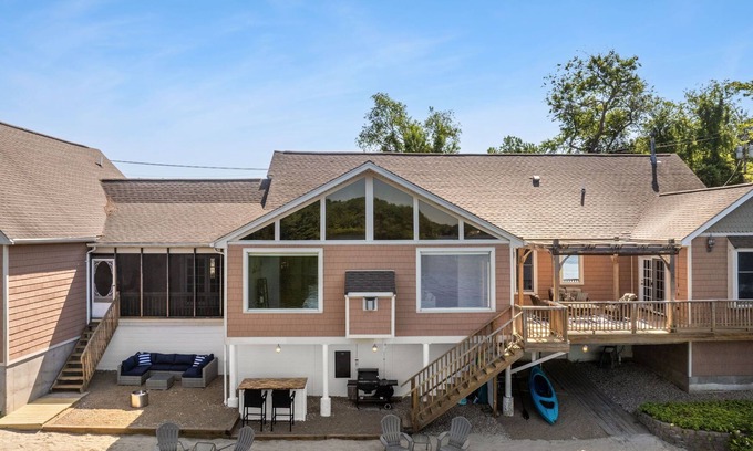 Taunton Casa | Rent the Beach at Lakeshore Retreat