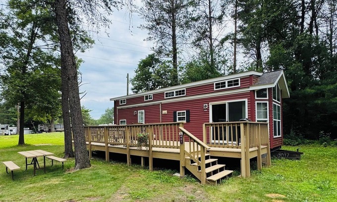 Wisconsin Dells Cabina | Rental Cabin #401 w/ Queen Bed