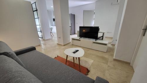 Tiro de Linea-Santa Genoveva Apartamento | Rentalsevilla Teatinos