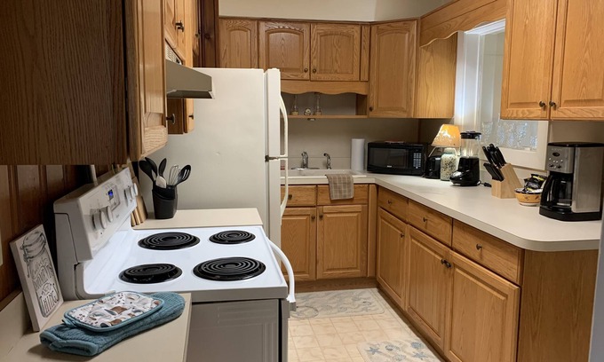 Norfolk Casa | Residential Bungalow (2-Bedroom Home) - Pets Allowed by RedAwning