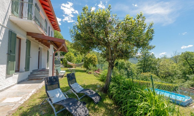 Luino Casa | Residenza sul Lago Maggiore - Residenza sul Lago Maggiore with pool, dogs allowed