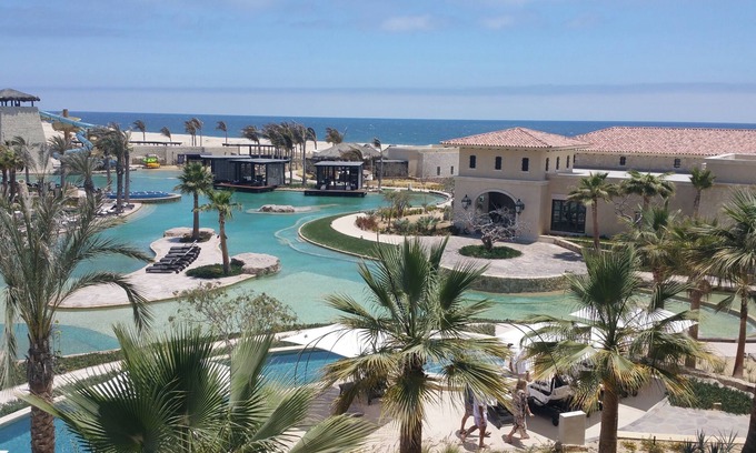 Los Cangrejos II y ÌII Complejo | Resort living at its best Great place for kids and parents. Food, golf, pools.