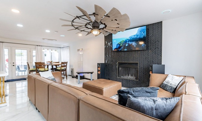 Chandler Casa | Resort setting in Chandler Home with Free Heated Pool /Spa /Game Room /Mini Golf