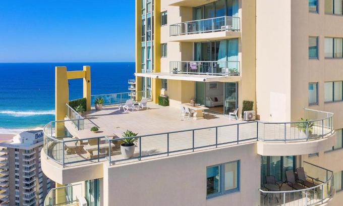 Surfers Paradise Apartamento | Resort style 3br unit w/huge entertainers balcony