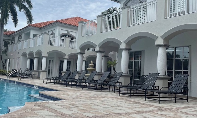 Palm Beach Gardens Condominio | Resort Style Vacation Condo with keyless entry