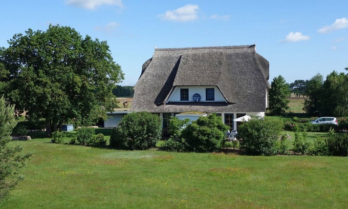 Wieck auf dem Darss Casa | Cómoda casa con techo de paja en 6,000 metros cuadrados de tierra natural cerca del puerto de Wieck
