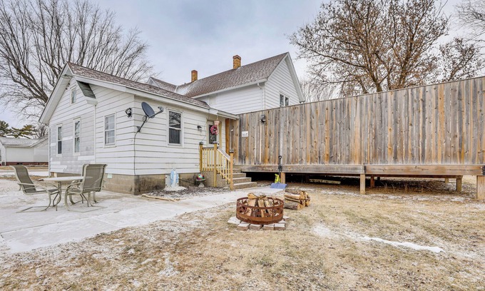 Leland Apartamento | Restaurant On-Site: North Freedom Apt w/ Yard!